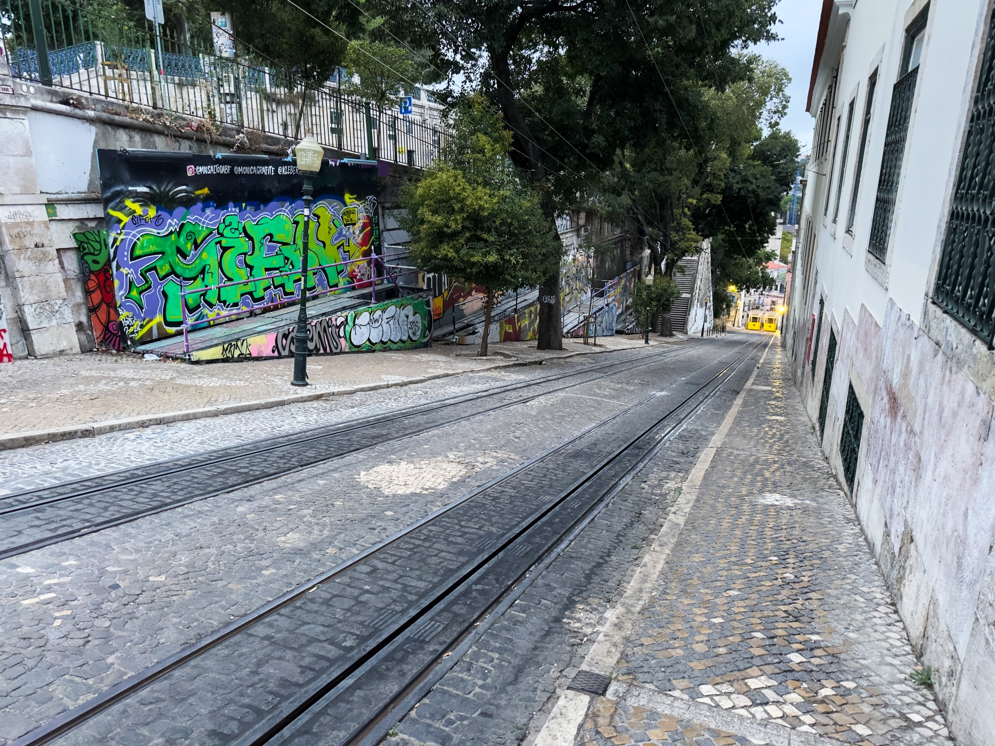 Glória Funicular, Lisbon