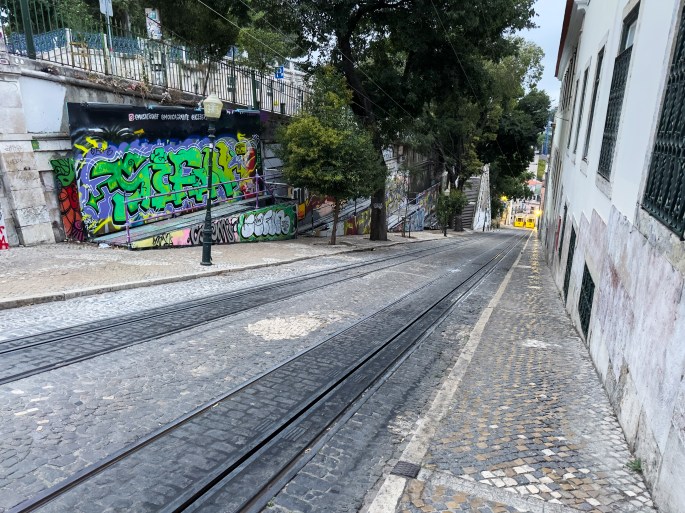 Glória Funicular, Lisbon