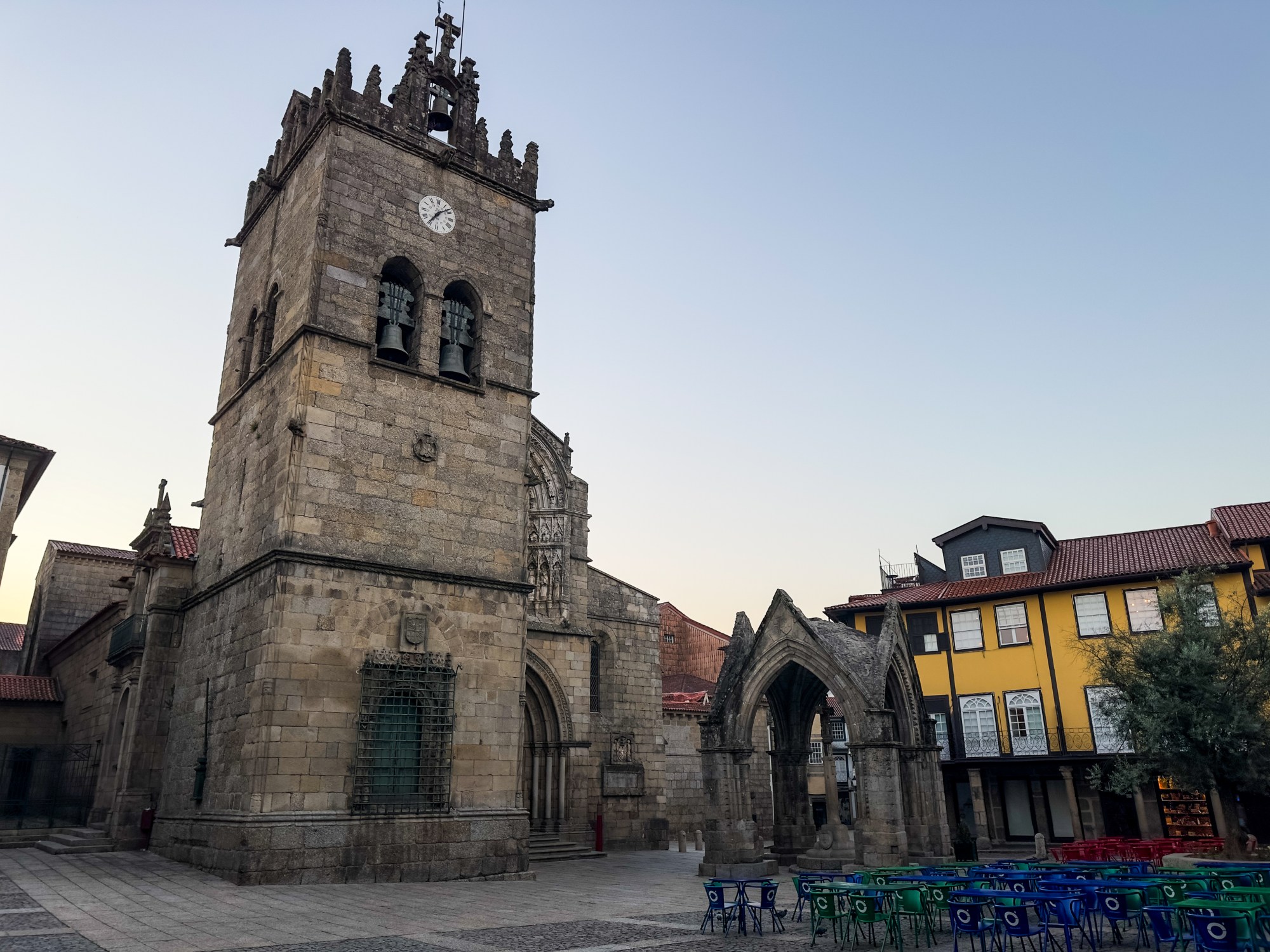 Igreja de Nossa Senhora da Oliveira, Guimarâes